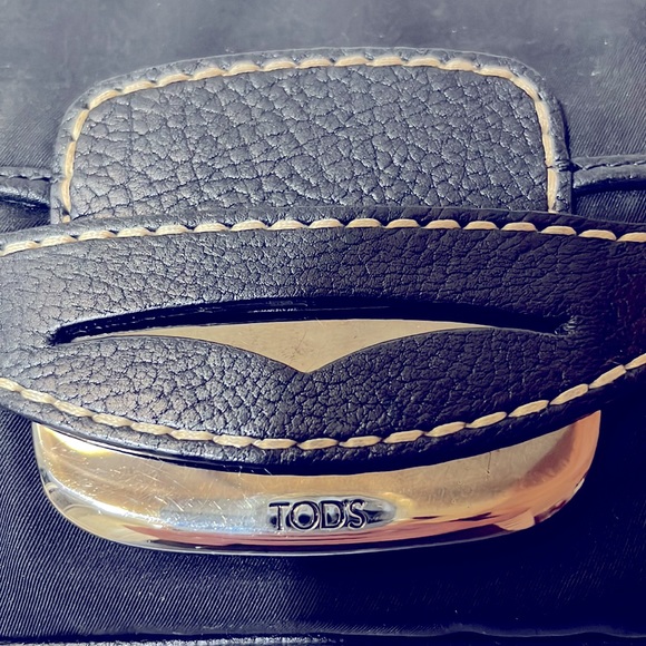 Tod’s black shoulder bag. - Picture 2 of 13